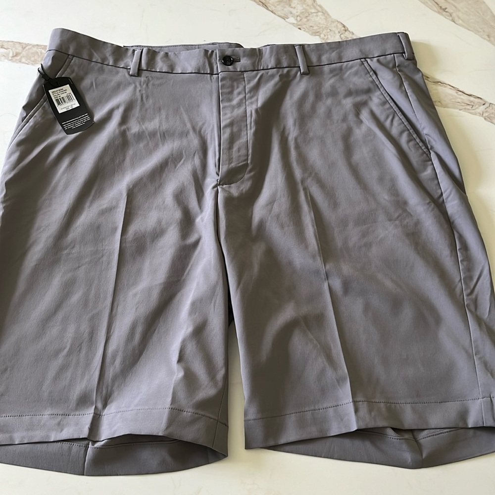 Mens new with tags Greg Norman grey golf shorts